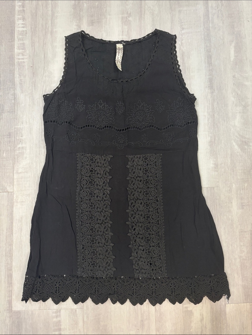 Reckless-Angel Black Crochet-Detail Sleeveless Tank Top Small